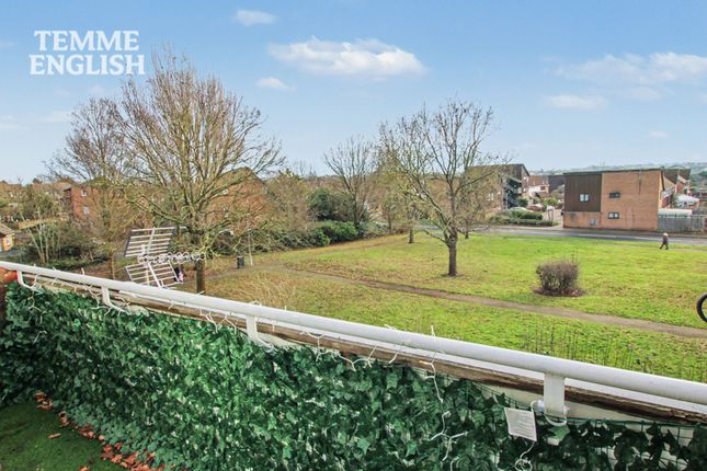40 Fairfax Avenue, Basildon photo 4