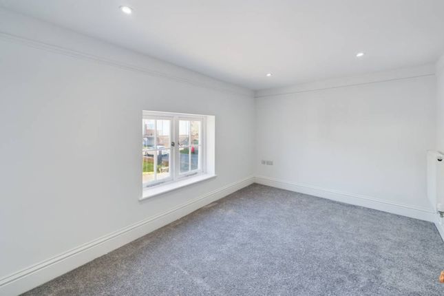 Flat to rent in The Presbytery, 127 North Road, Lancing