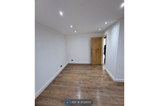 Baslow Drive, Heald Green, Cheadle photo 3