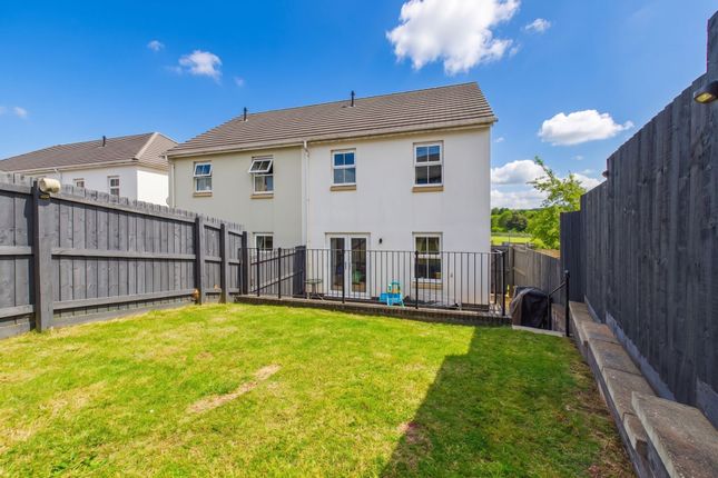 39 Molyneux Drive, Crediton photo 4
