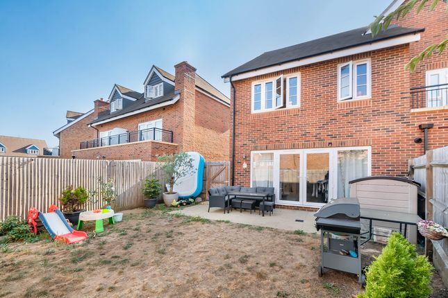 1, Aylsham Road, Tadworth photo 4