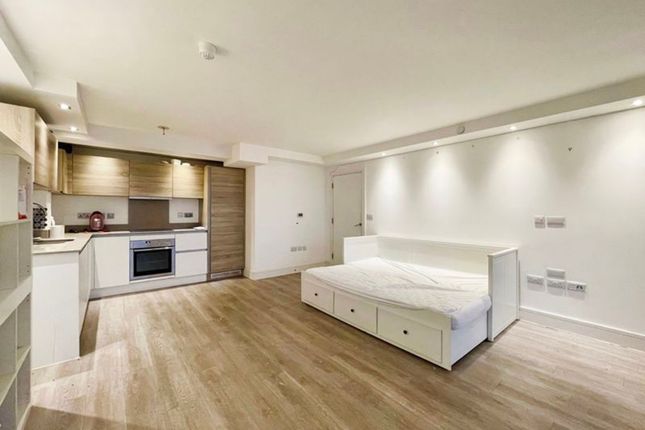 Flat 61, Premier House, Edgware photo 2