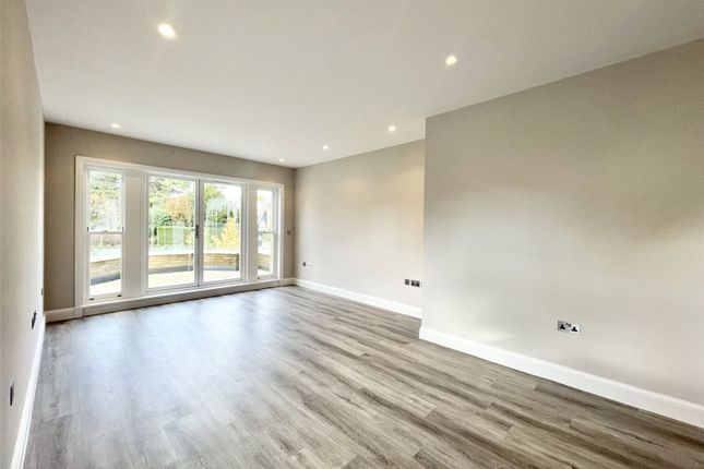 Flat to rent in Heathcote House, Camlet Way, Hadley Wood, Hertfordshire