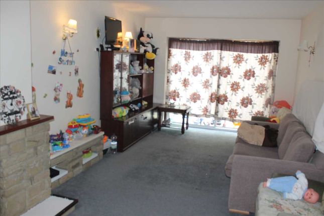20, Holt Road, wembley photo 2