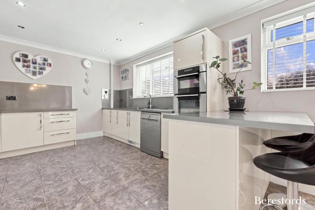 2, Warwick Close, Essex photo 4