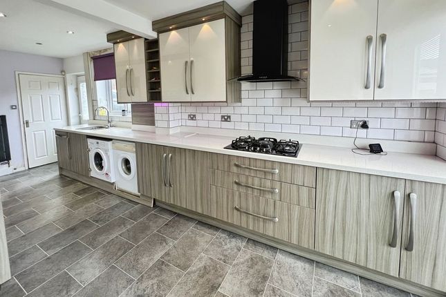 4, Carlton Close, Bolton photo 3
