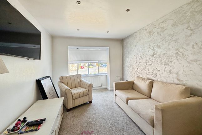 31, Wharf Crescent, Doncaster photo 3