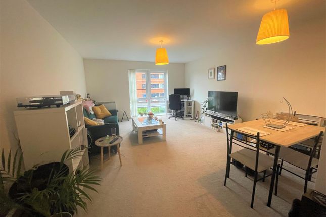 Lincoln Court, Farnborough photo 3