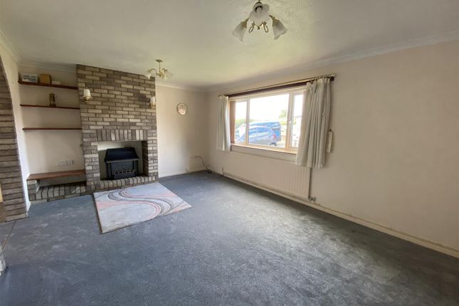 3, Castle Gardens, Caldicot photo 2