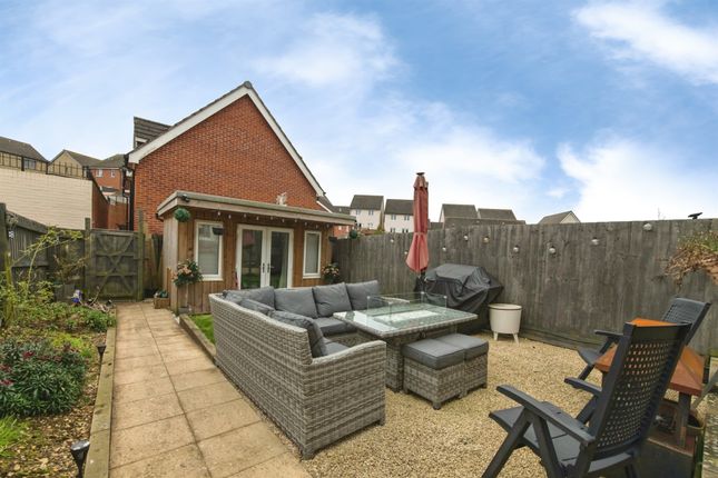 51, Cloakham Drive, Axminster photo 2