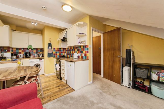 Flat 5, 2, Richmond Road, Exeter photo 3