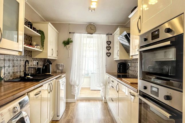 7, Littlefields Avenue, Banwell photo 3