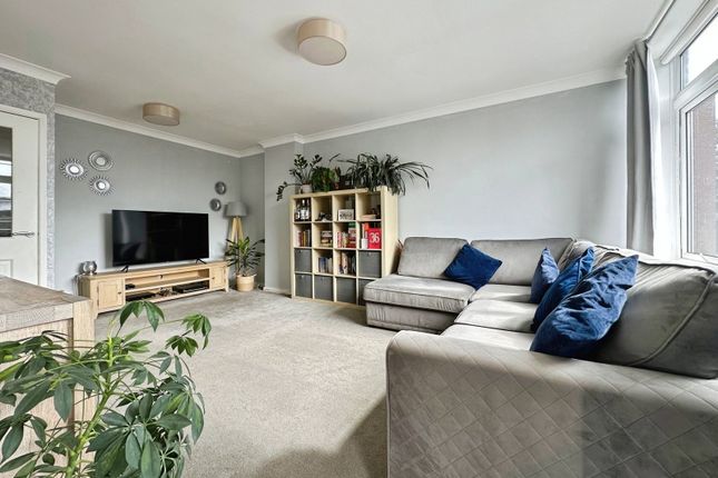 18, Abbots Way, Finchfield, Wolverhampton photo 4