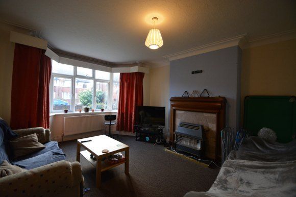 3-bed house on 64, St. Annes Road, Leeds, £602/mo