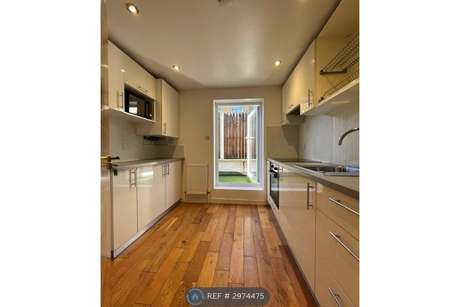 Flat C  Chalton Street, London photo 3