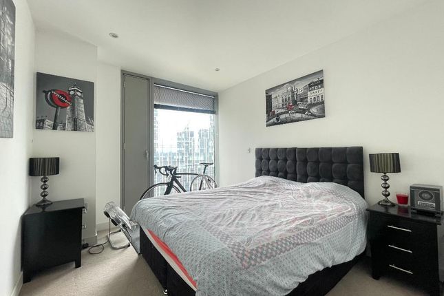 Flat for sale in Landmark Building, West Tower, Canary Wharf, Westferry Circus, Canary Riverside, London