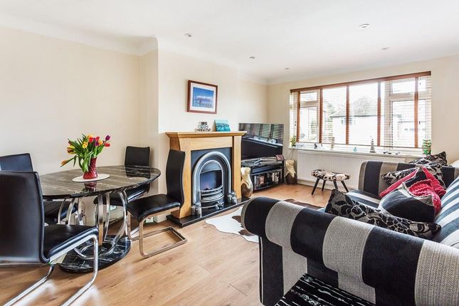 6, Minchin Close, Leatherhead photo 3