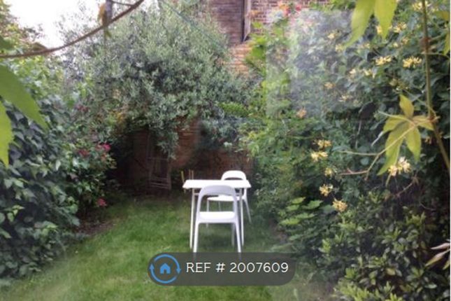 Terraced house to rent in Chadwick Road, London