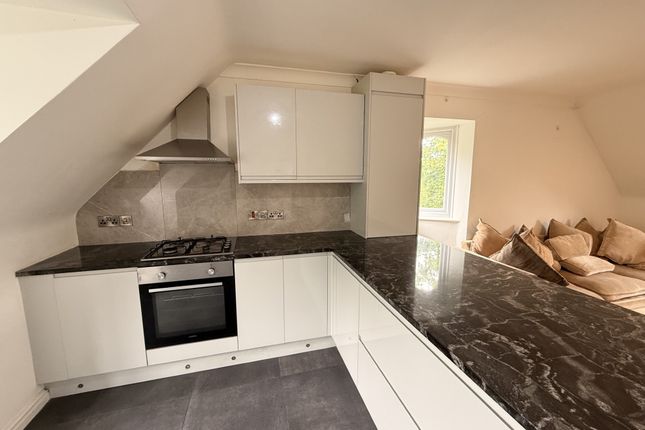 13 The Hollies, 177 Hagden Lane, Watford photo 4