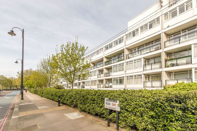 Churchill Gardens, Pimlico photo 3