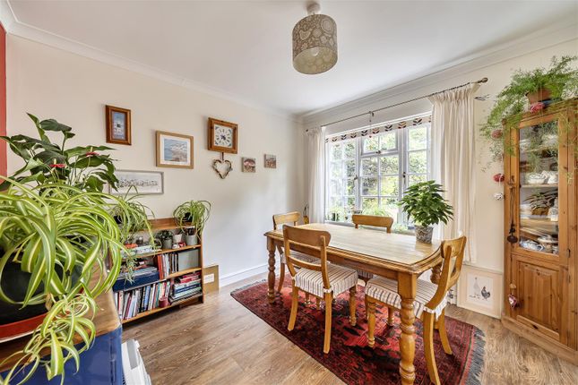 1, St Judes Close, Englefield Green photo 4