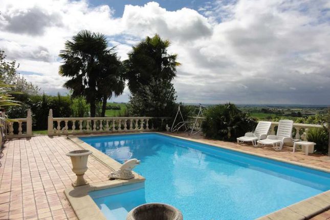 Thumbnail Villa for sale in Marmande, Aquitaine, 47200, France