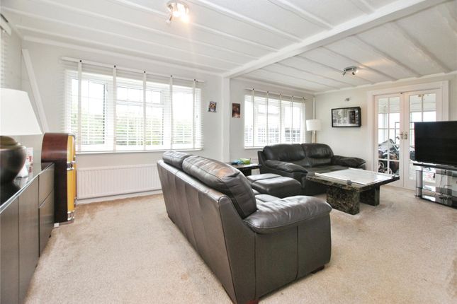 Mobile/park home to rent in Private Road, Chelmsford, Essex