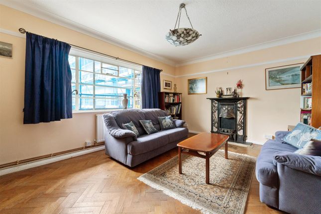 Flat for sale in The Shrubbery, Grosvenor Road, London