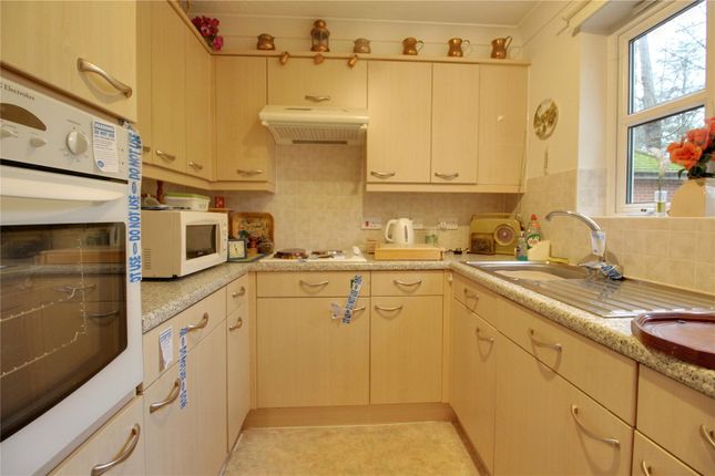 Flat 3, Silver Wood Court,, Branksomewood Road, Hampshire photo 3