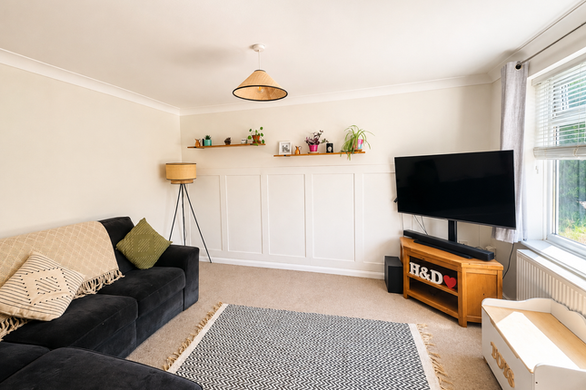 4, Alen Square, Staplehurst photo 2