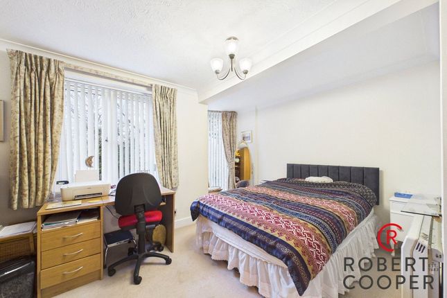 33 The Forresters,, Winslow Close, Pinner photo 4