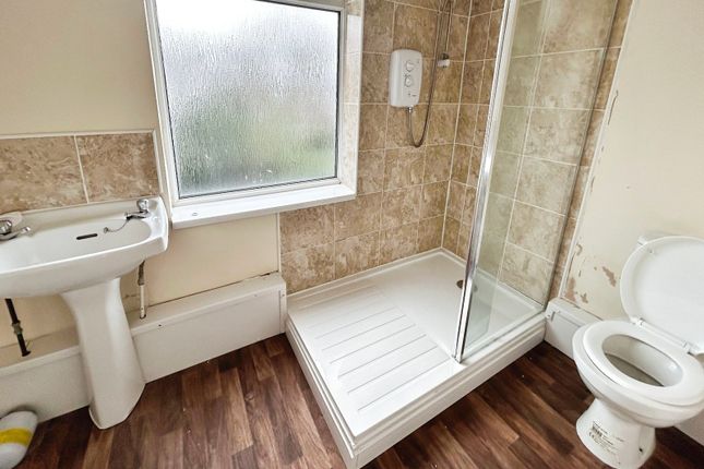 53, Victoria Crescent, Eccles photo 4