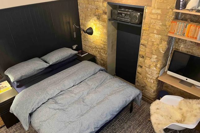 Flat to rent in Charlotte Road, London