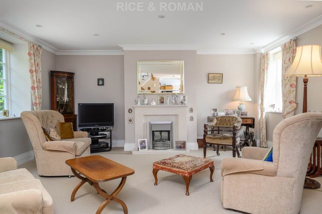 2 Coach House Mews, Whiteley Village, Walton On Thames photo 4
