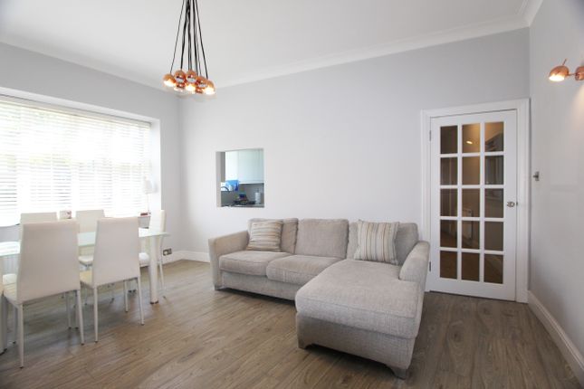 Flat for sale in Quadrant Close, The Burroughs, London