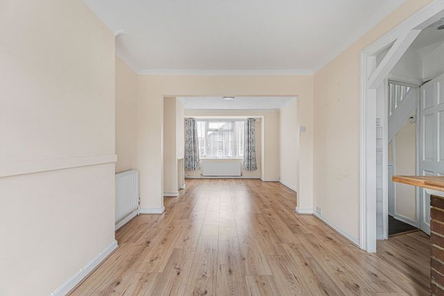 56, Chatsworth Gardens, Harrow photo 4