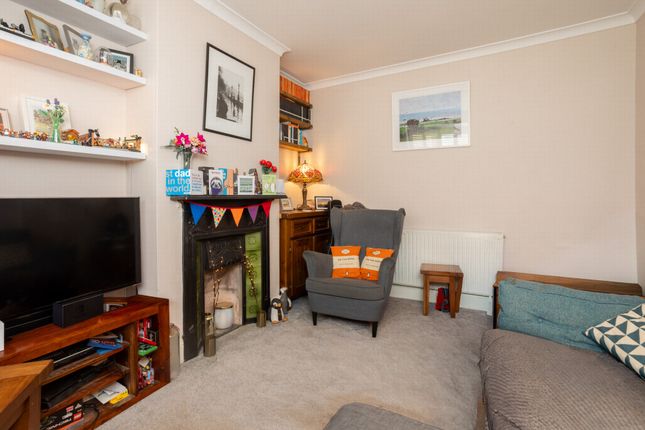 19, Cobden Road, Hythe photo 4