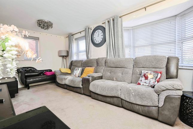 29, Swan Drive, Birmingham photo 4