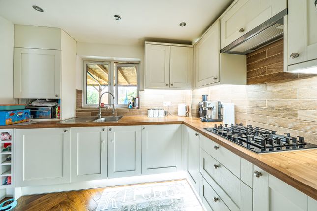 21, Hillcroft, Bedfordshire photo 3