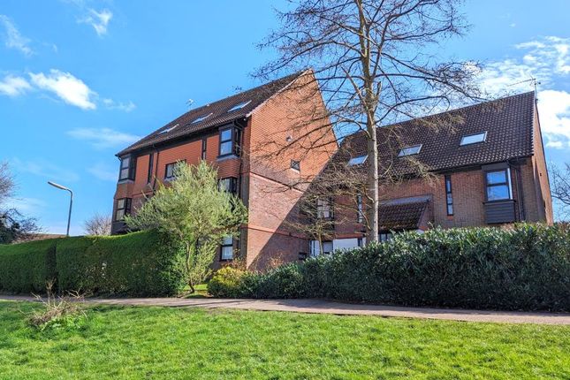 Flat to rent in Veryan, Horsell, Woking