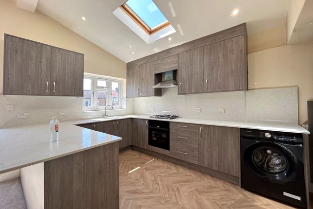 53, Sutton Square, Hounslow photo 3
