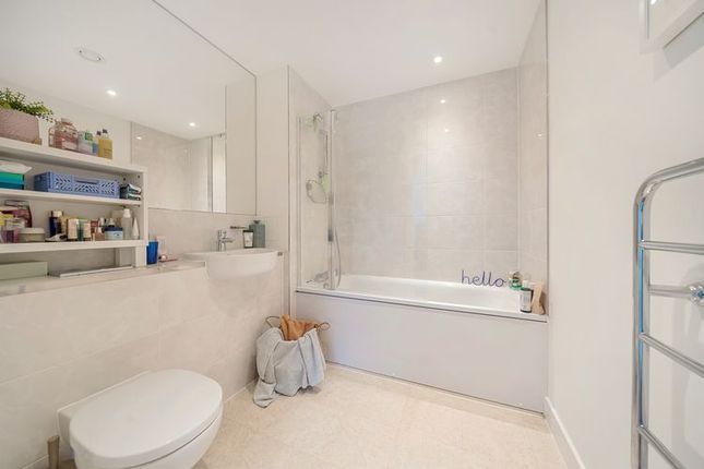 Flat for sale in Greenacres House, Wandsworth, Greater London