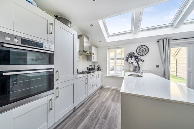 4, Fedora Way, Dunstable photo 3