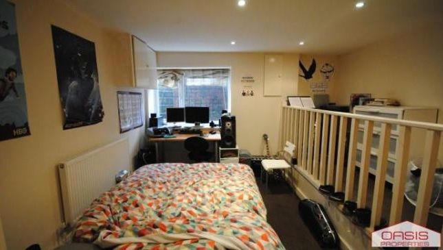 Bright And Welcoming Living Room With Ample Natura...