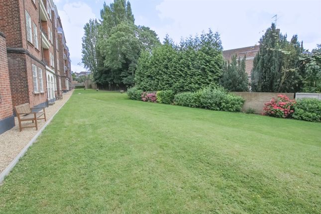 Flat 13, West Heath Court, Golders Green photo 4