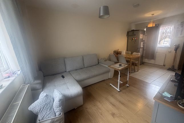 18, Findlay Way, Milton Keynes photo 2