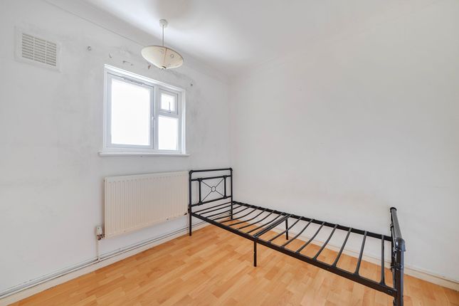 3 Nazeing House Blackmore Road, Buckhurst Hill photo 4