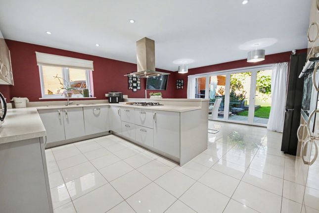 96 Cleverley Rise, Southampton photo 2
