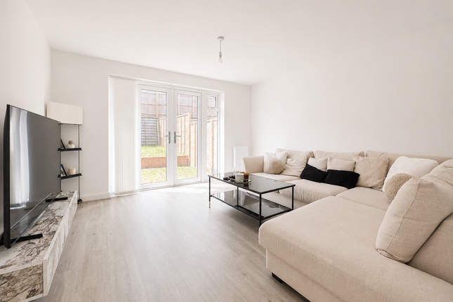 1 Leigh Close, Canterbury photo 3