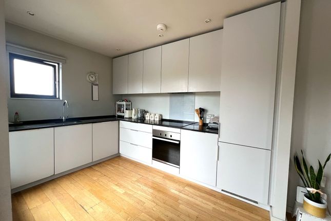 12 Hill View Court, Sidcup photo 2